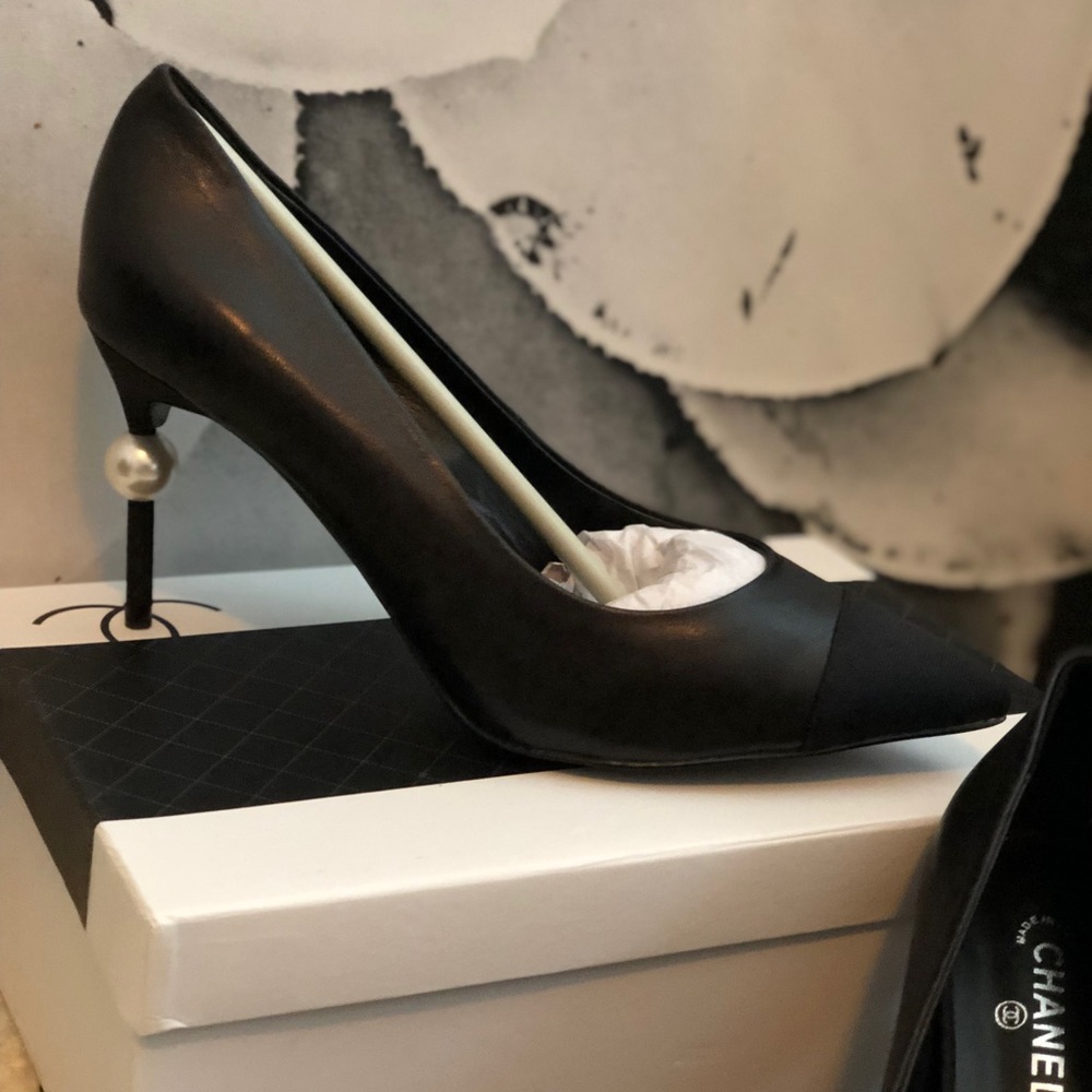 Chanel Pearl Heels Pumps Black Leather New